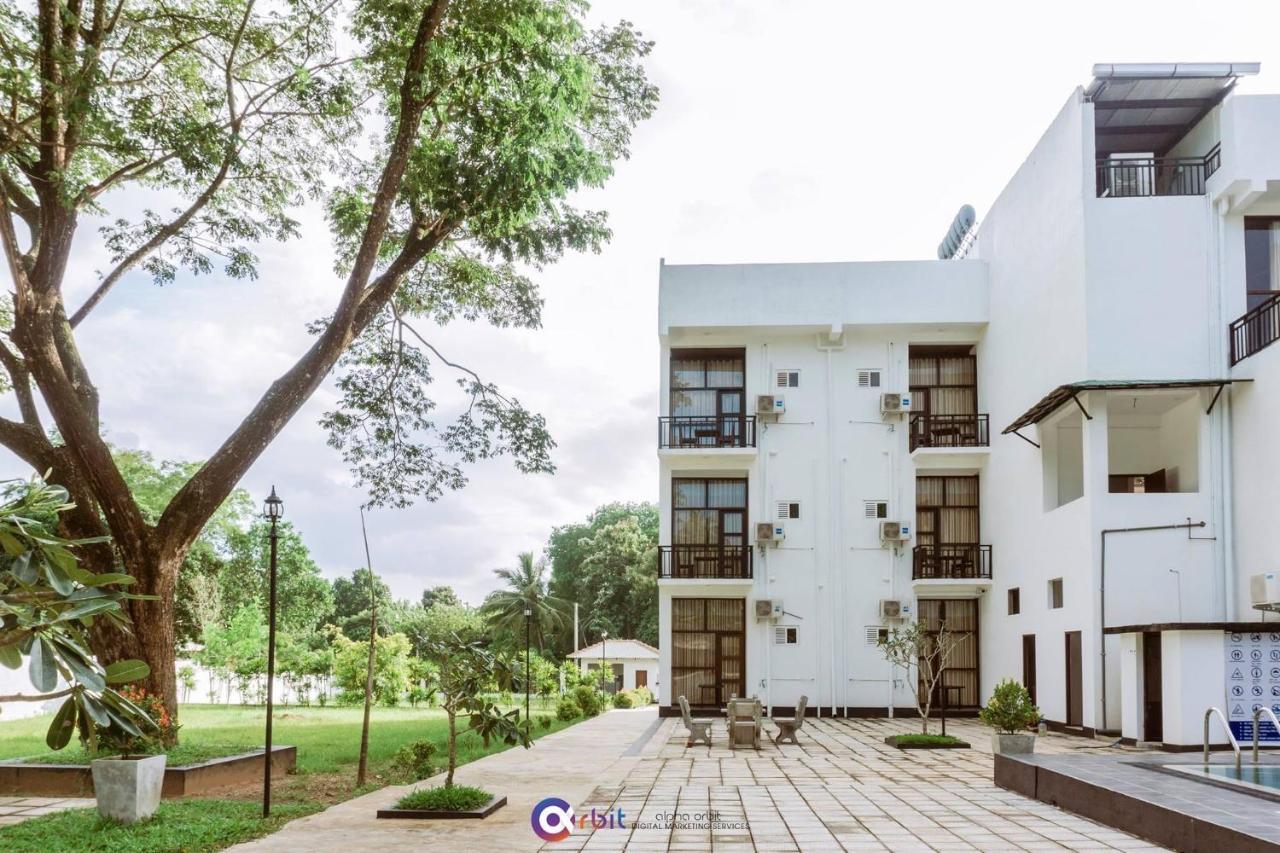 The Grand Pearl Resort Monaragala Esterno foto