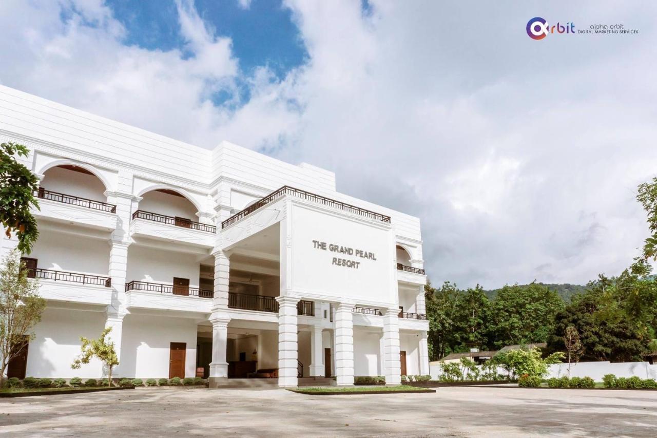 The Grand Pearl Resort Monaragala Esterno foto