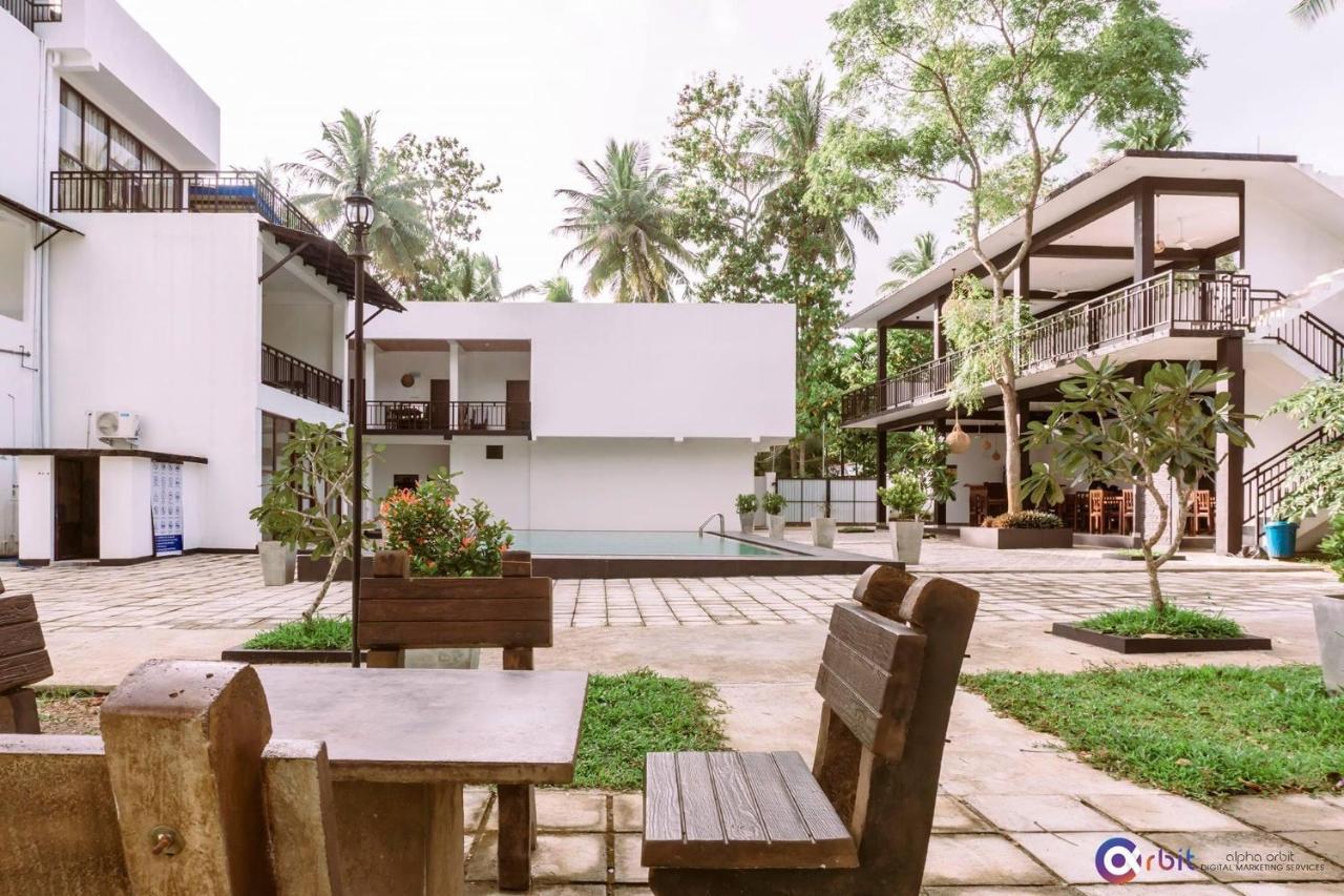 The Grand Pearl Resort Monaragala Esterno foto