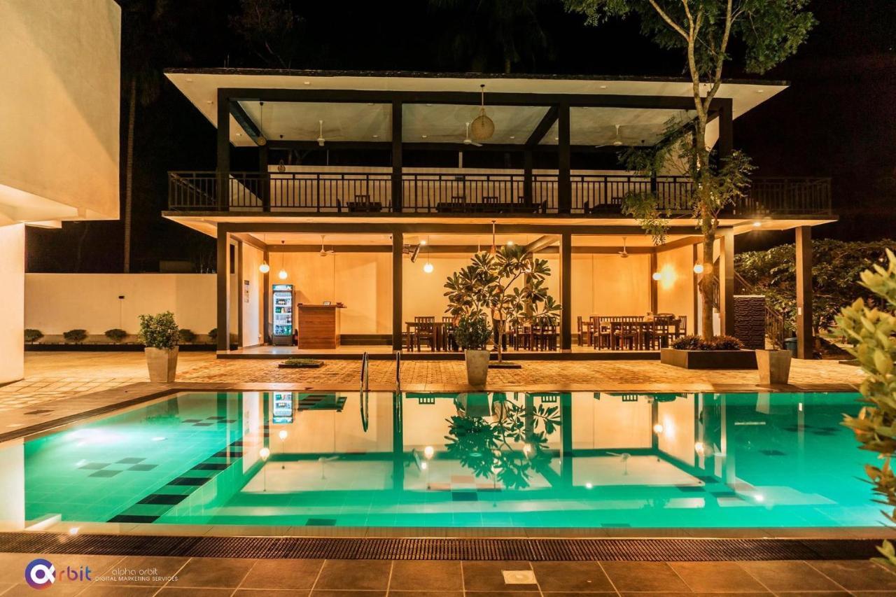 The Grand Pearl Resort Monaragala Esterno foto